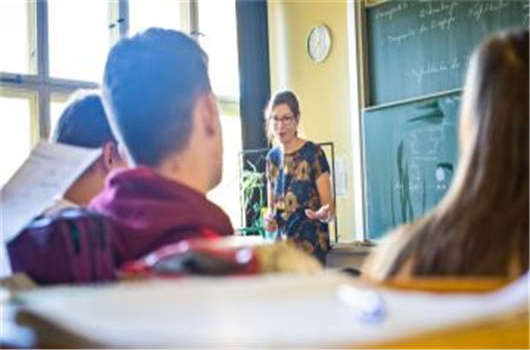 去德國留學，接受一流的教育，不虧本的買賣！