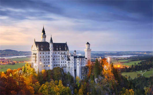 引領全球的經濟，全年竟然休息150天的時間